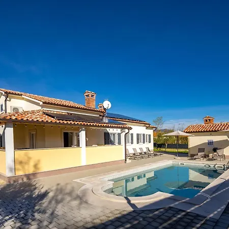 Casa Berton - Heated Saltwater Pool - Happy *