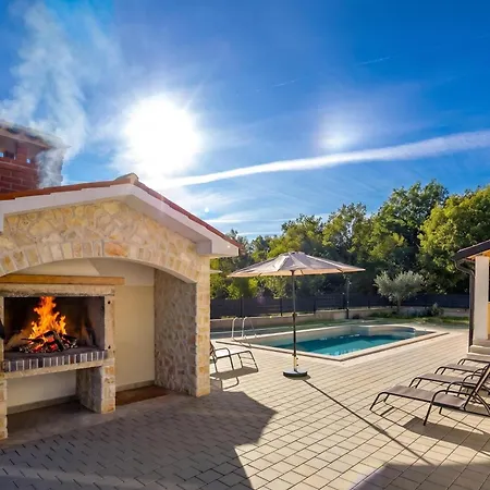 Casa Berton /w Heated Saltwater Pool * Лабин