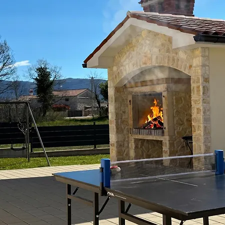 Casa Berton /w Heated Saltwater Pool Дом отдыха Лабин